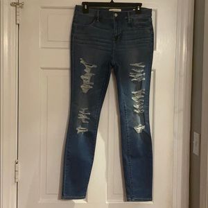 Distressed jegging